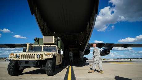 VIDEO: Militares de EE.UU. lanzan un todoterreno blindado desde un avión y yerran el blanco