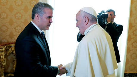 Colombia: Duque habría dejado plantados a periodistas para llevar a su familia a ver al papa