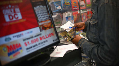 VIDEO: Un mexicano denuncia que no le querían pagar un premio en un comercio de California