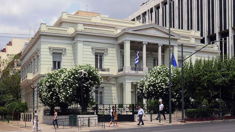 Evacuan la Cancillería griega tras una falsa alarma por un paquete sospechoso