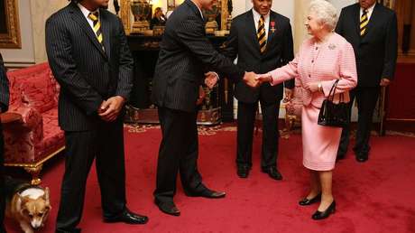 La reina Isabel II, "profundamente entristecida" por la muerte de su último corgi