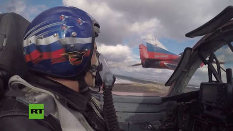 VIDEO: Escuadra de vuelo acrobático rusa muestra su destreza durante un 'show' aéreo
