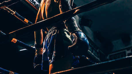 VIDEO: Boxeador ataca a su propio entrenador tras sufrir una derrota