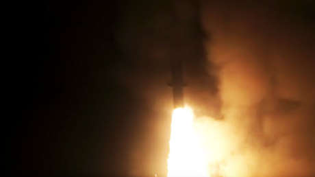 VIDEO: Destructor estadounidense intercepta con éxito un misil balístico de medio alcance