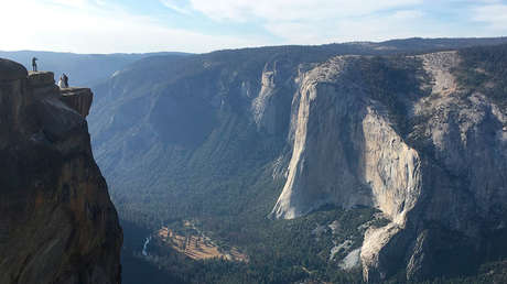 Pareja de 'instagramers' que murió al caer desde un acantilado: "¿Vale nuestra vida solo una foto?"