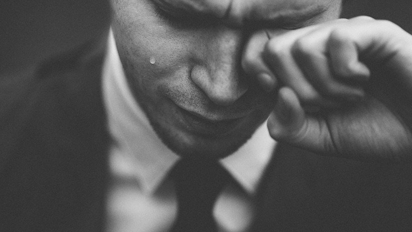 Un italiano llora lágrimas de sangre y deja estupefactos a los médicos