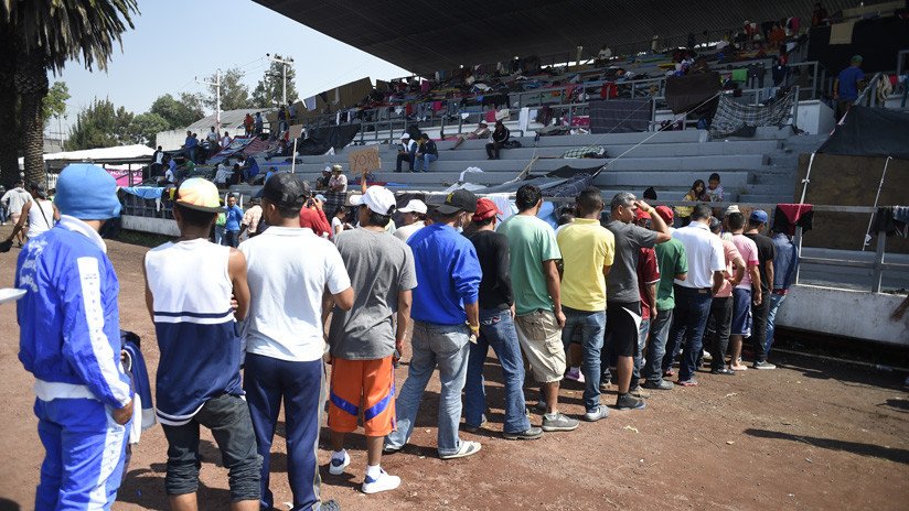 Voces de la caravana: La "dictadura" y "la injerencia de EE.UU." están detrás del éxodo en Honduras