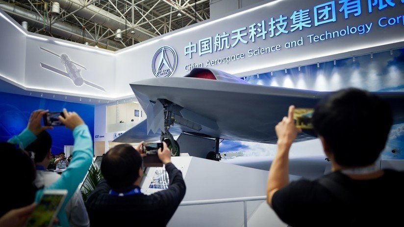 China acopla fusiles AK-47 a sus drones para retar el predominio de EE.UU.
