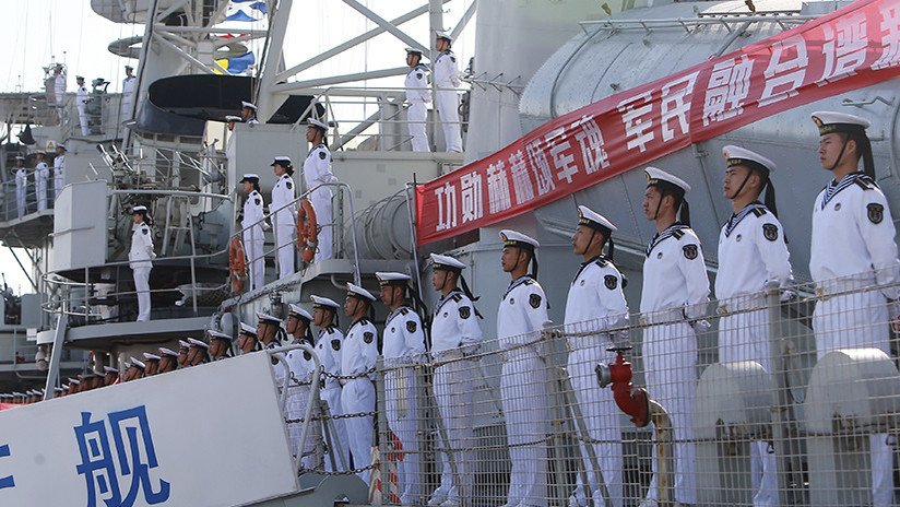 China preocupa a EE.UU. con su primera lancha robot que dispara misiles guiados