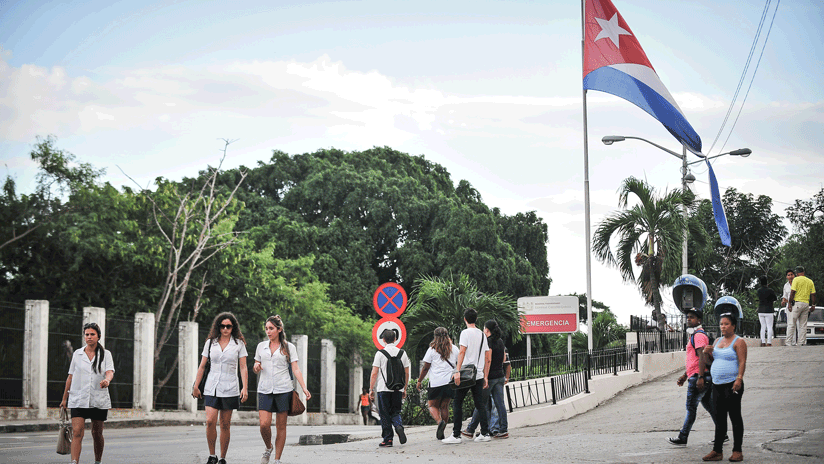 Cuba abandona el programa 'Más Médicos' en Brasil tras las amenazas de Bolsonaro