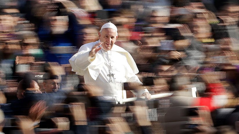 "La lengua mata como un cuchillo": El papa Francisco compara a los chismosos con los terroristas