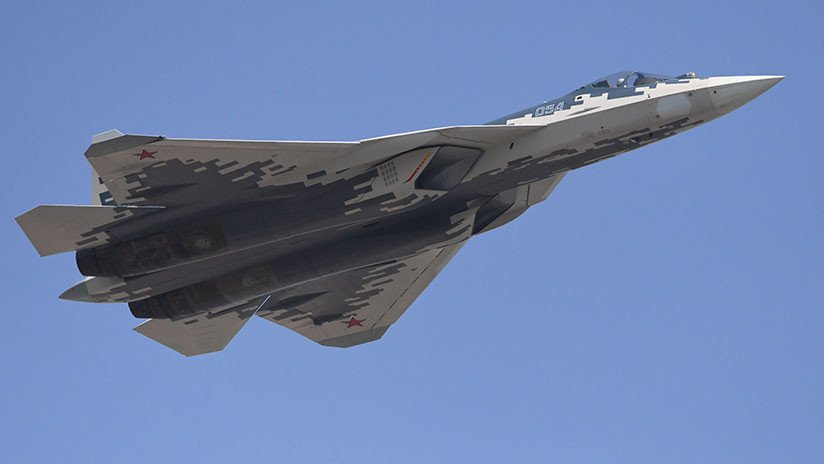 VIDEO: 'Reabastecimiento de combustible' en pleno vuelo de un caza furtivo ruso Su-57