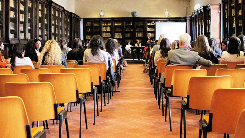 Chile: Estudiante le propina un puñetazo en la cara a un profesor (VIDEO)