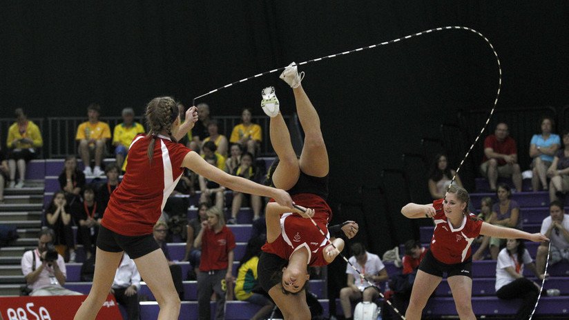VIDEO: Un joven de 13 años revalida su récord Guiness de 'Double Dutch'
