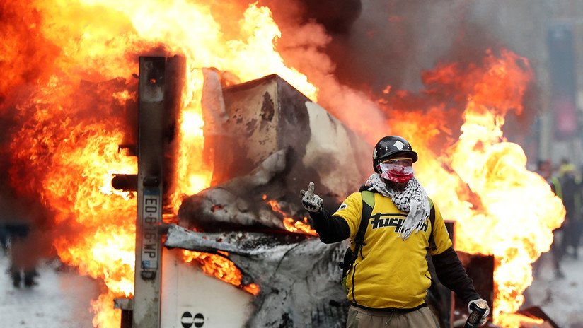 Combustible, medioambiente, manifestantes y policías, el uno contra el otro en las calles de Francia