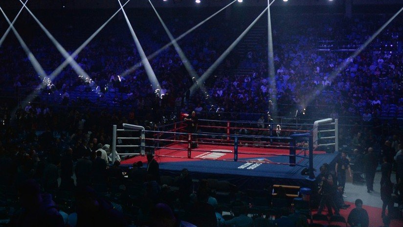 VIDEO: Luchador de muay thai noquea a su oponente y al árbitro al mismo tiempo