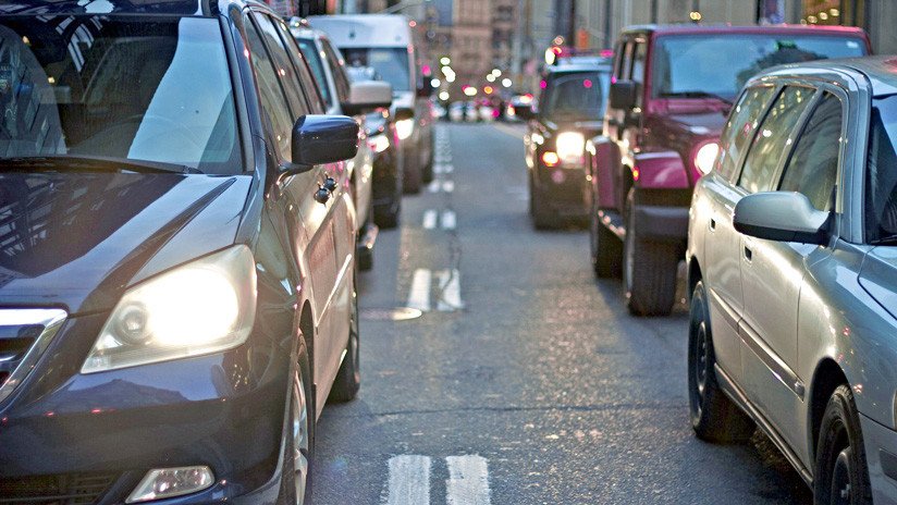 VIDEO: Una riña familiar en coche termina con una mujer lanzada afuera a través del parabrisas