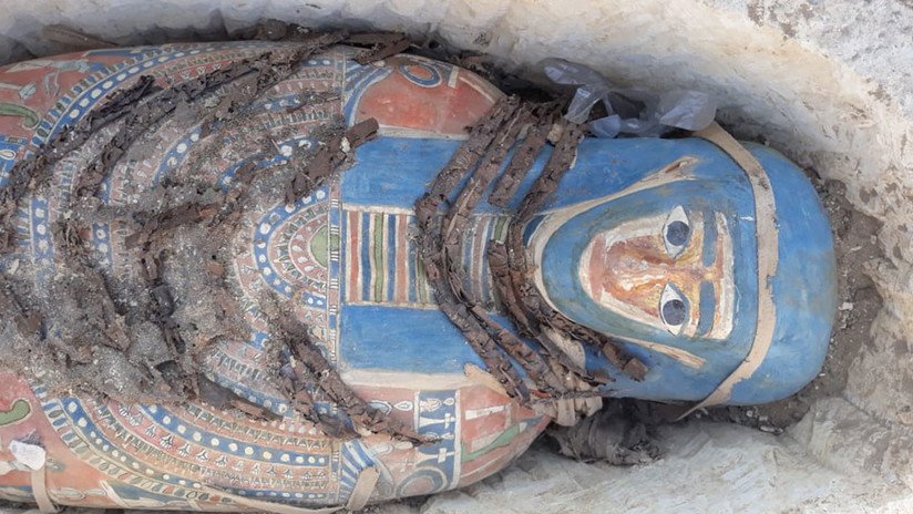 FOTOS: Encuentran ocho sarcófagos con momias cerca de El Cairo