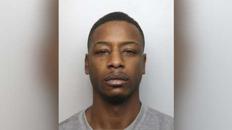 Fotografió a su hijo sonriente y lo mató después: Cadena perpetua para un infanticida británico