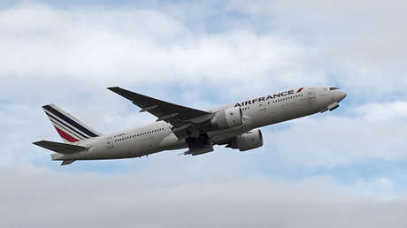 Explican por qué un vuelo de Air France no pudo entrar en el espacio aéreo ruso y decidió regresar