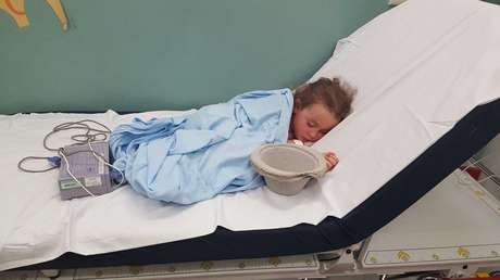 "Esta es mi hija de 6 años internada por 'bullying'": Apoyo mundial a la mujer que publicó esta foto