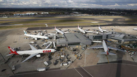 Reino Unido: Evacuan el principal aeropuerto de Londres por un paquete sospechoso