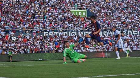 ¿Nace una estrella? Jugador de 14 años se convierte en el anotador más joven del fútbol de Paraguay