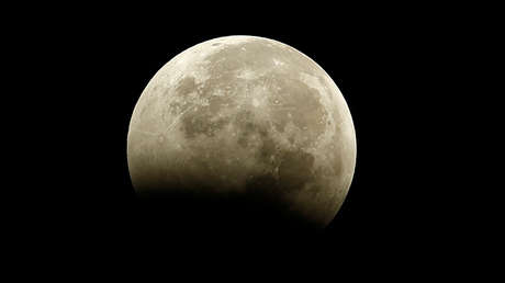 Rusia construirá una base en la luna y enviará robots avatares