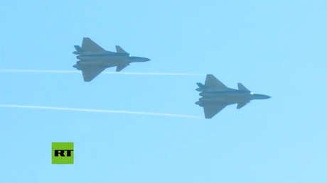 VIDEO: Los cazas furtivos chinos J-20 surcan los cielos durante un 'show' aéreo