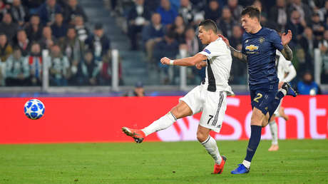 'Ley del ex': Cristiano Ronaldo anota un espectacular gol ante el Manchester United (VIDEO)