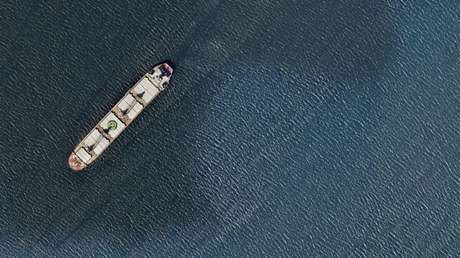 EE.UU. le dice al mundo que mantenga alejados de sus puertos a los petroleros iraníes