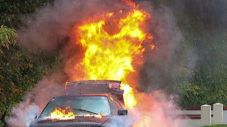 VIDEO: Un policía persigue un auto a 220 km/h en Florida y su coche acaba envuelto en llamas