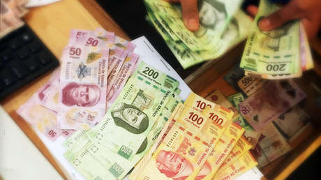 Claves de la ley que busca limitar las "abusivas" ganancias récord de los bancos en México