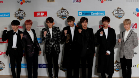 FOTO: Cancelan en Japón la actuación de una banda surcoreana por una camiseta con la bomba atómica