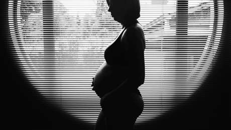 El Salvador: Dio a luz tras ser violada por su padrastro y podría ser condenada a 20 años de prisión