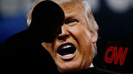 La CNN demanda a Trump por revocar la credencial a su corresponsal Jim Acosta