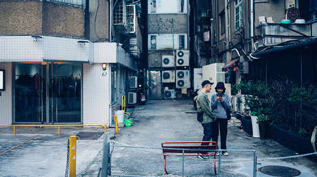 'A buen amigo, buen abrigo': Un niño cae desde 12 metros y es amortiguado por su compañero (VIDEO)