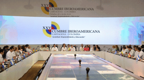 Pobreza, corrupción y emigración serán los temas que debatirá una Iberoamérica polarizada