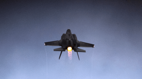 El Reino Unido firma un contrato para duplicar su flota de cazas furtivos F-35 para el 2022