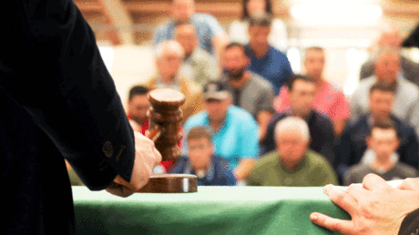 Condenan en Rusia a 14 años al hombre celoso que le cortó las manos a su mujer