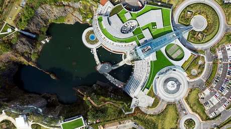 'Rascasuelos' de lujo: Abren el primer hotel subterráneo en una cantera abandonada en China (VIDEO)