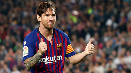 VIDEO: El cocinero apodado 'El chico de la sal' enseña a guisar a Messi (y no se le da nada mal)