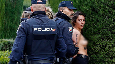 Video: Activistas de Femen interrumpen un acto por el aniversario de la muerte de Franco