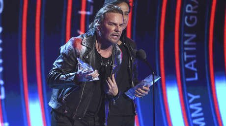 FOTOS: El líder de Maná impacta con su nuevo rostro, por el que casi muere en una cirugía