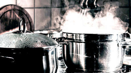 VIDEO: Denuncia a su exjefe por sumergirle dos veces la cara en una olla con líquido hirviente