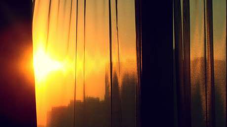 La dramática historia de la dominicana que teme quemarse viva si le da la luz del Sol