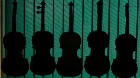 De violinista prodigio a prostituta: La historia de una aristócrata británica que murió por drogas