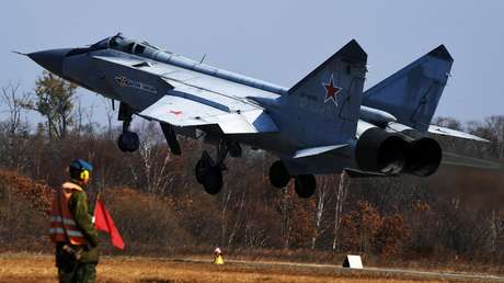 VIDEO: Aviación rusa bombardea posiciones terroristas utilizadas para el ataque con cloro en Alepo