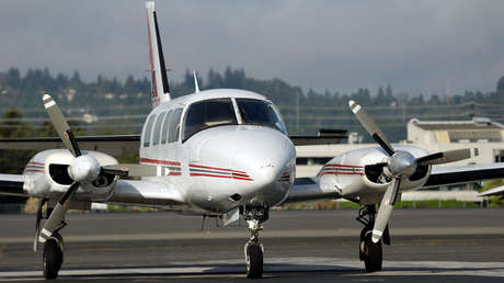 Un piloto de avión se duerme y vuela 50 kilómetros más allá de su pista de aterrizaje