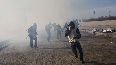 Trump: El gas usado contra los migrantes en la frontera con México es "muy seguro"